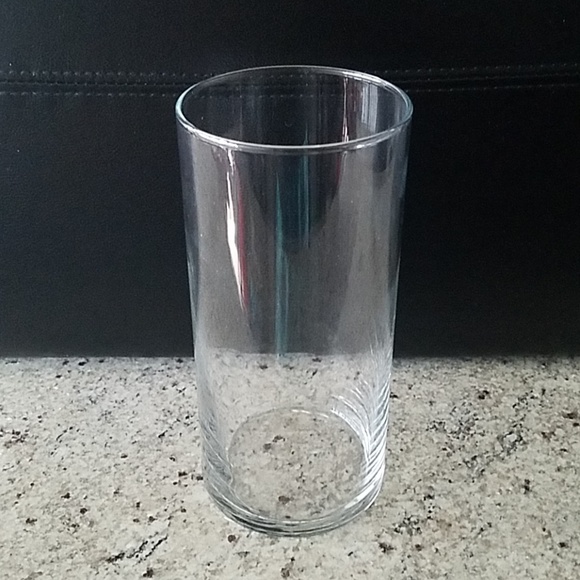 Clear 7.25" vase - Picture 1 of 1